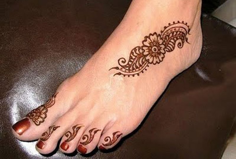 Easy mehndi Tattoo design for feet