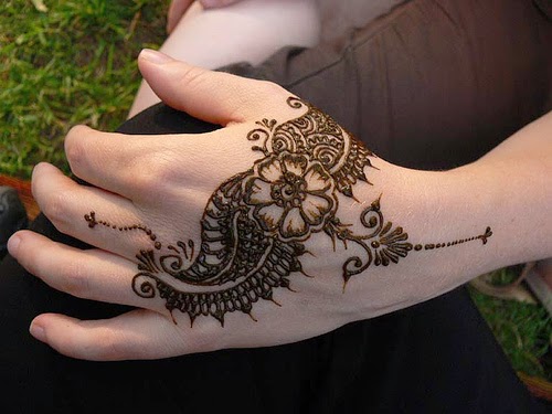 Henna Tattoo Hand Painting