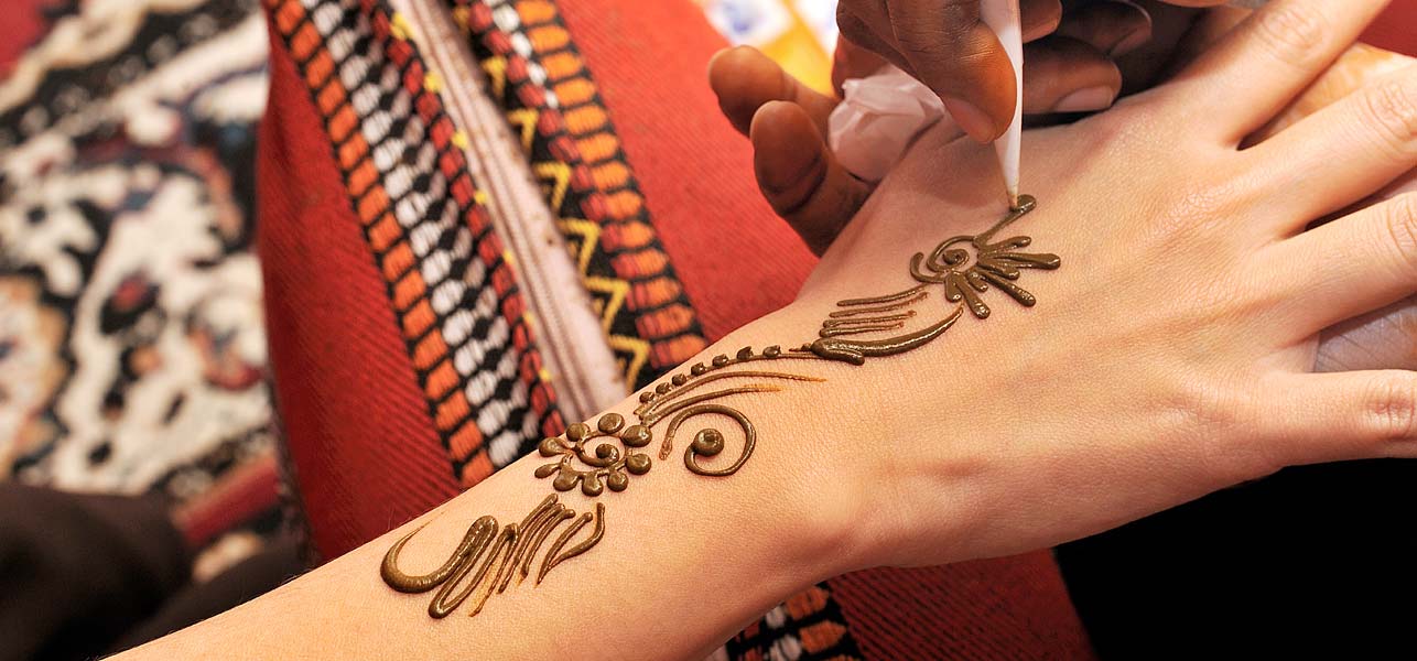 Best-Back-Hand-Mehndi-Designs-For-Any-Occasion 2016